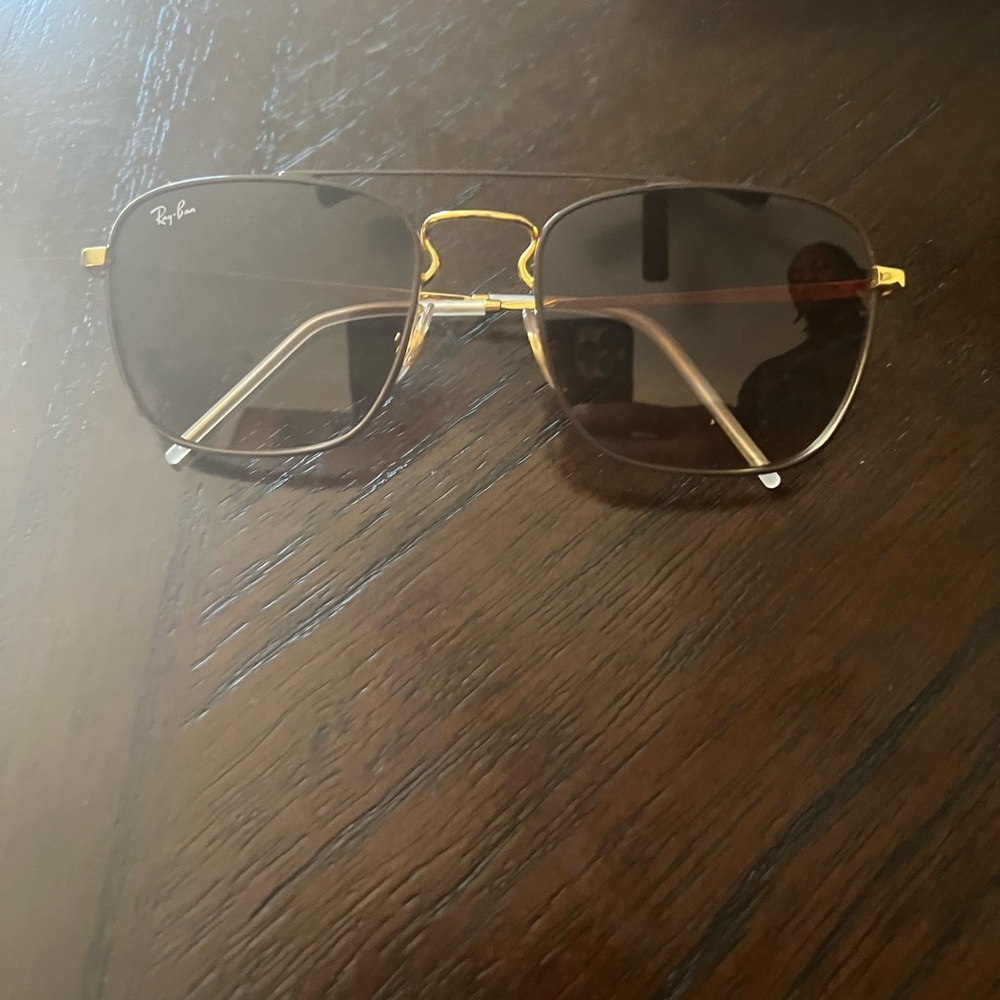 Ray-Ban Gold Aviator Sunglasses with Brown Gradient Lenses